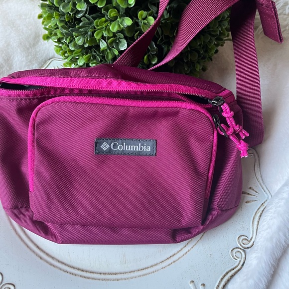 Columbia Women's Magenta Fanny Pack Bum Bag - Picture 1 of 9